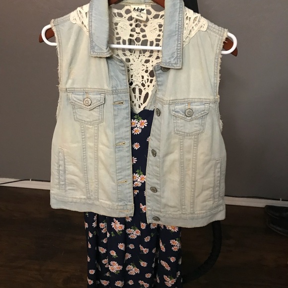 Jackets & Blazers - Faded sleeveless jean jacket